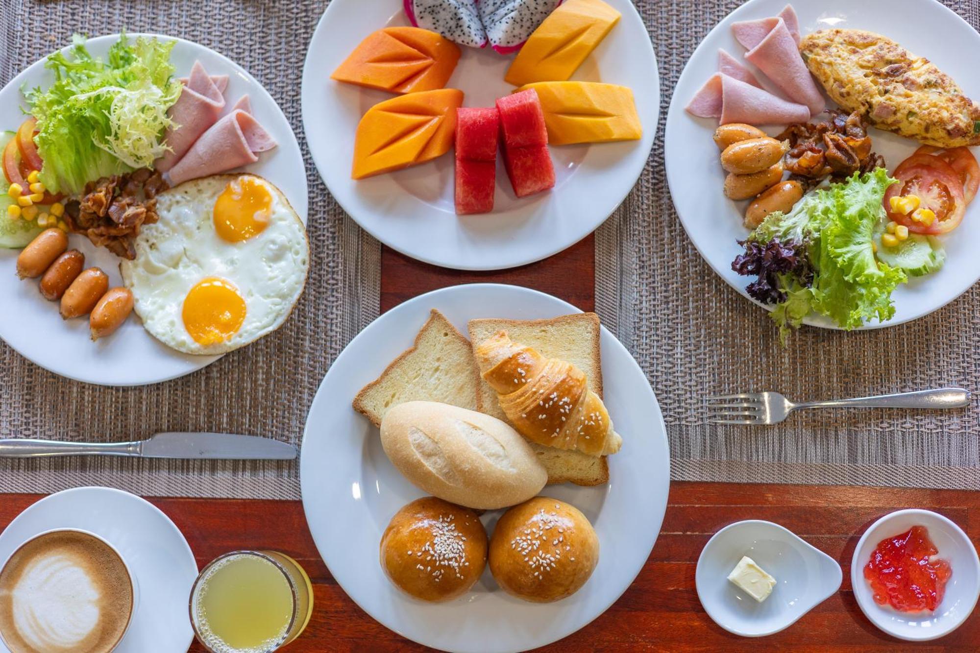 Two Seasons Siem Reap Hotel Exterior foto A typical breakfast in the Philippines